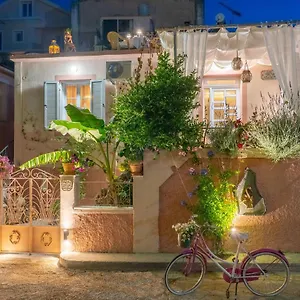 flowers-in-the-city-elegant-home-in-argostoli.kefaloniahotels.net/